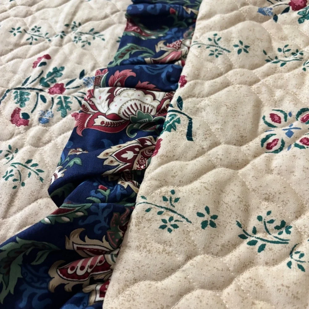 N/A quilted bedspread